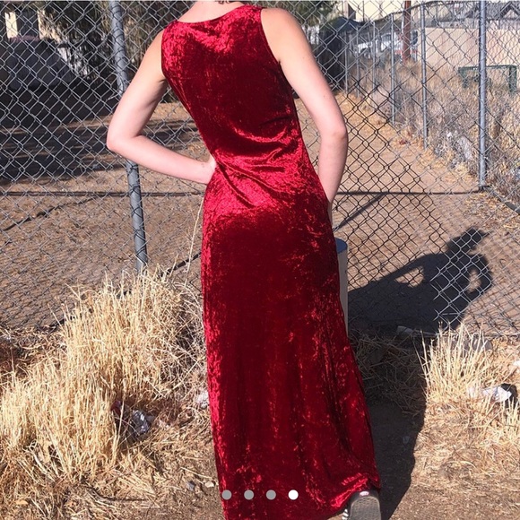 Red Velvet dress - Picture 4 of 4